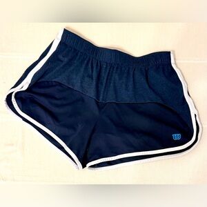 Wilson tennis shorts size medium EUC